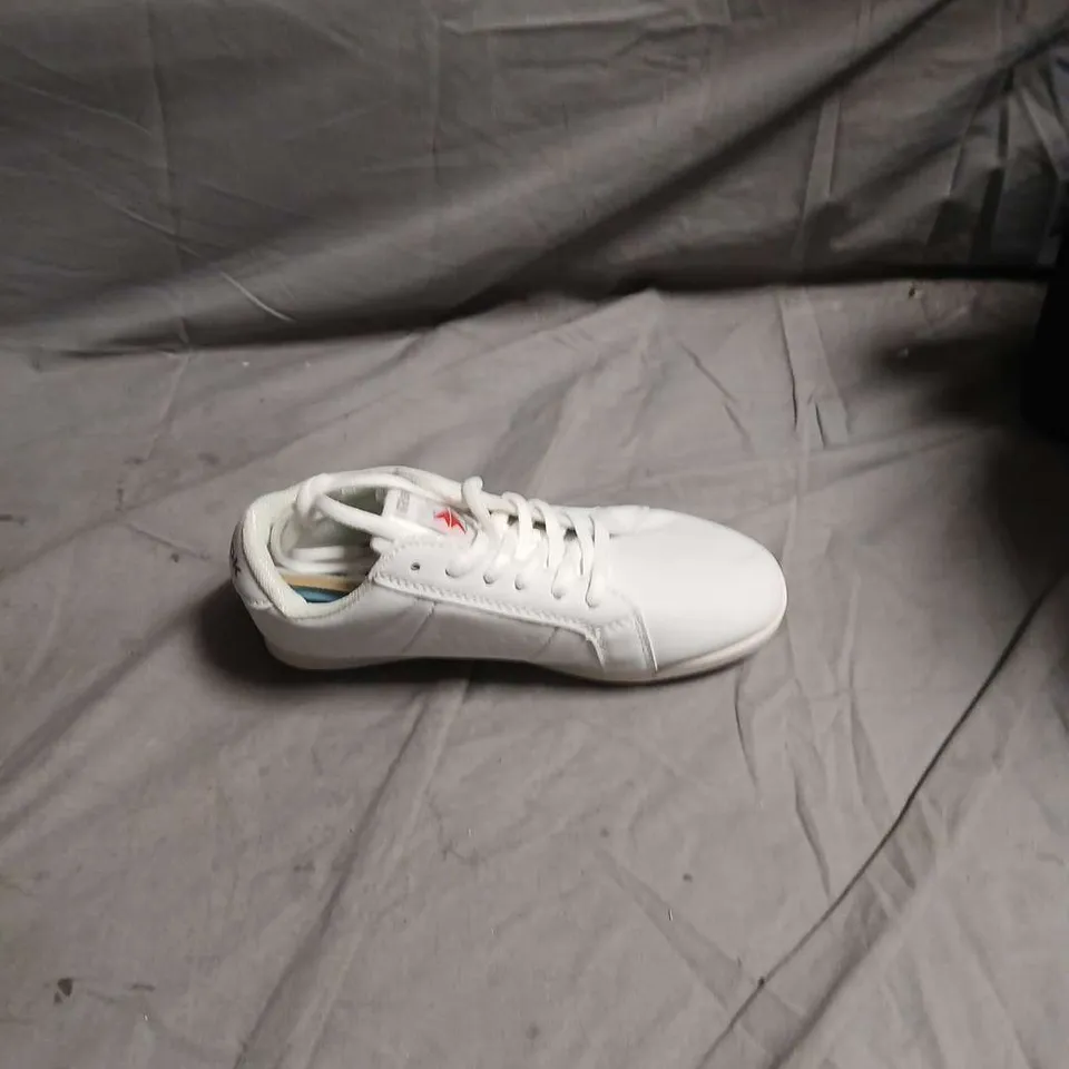 REEBOK WHITE TRAINERS – LOW-TOP - SIZE EUR 34