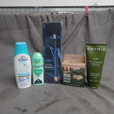 APPROXIMATELY 20 HEALTH AND BEAUTY PRODUCTS TO INCLUDE SULTAN BABY SUN CREAM, ESTRID EXFOLIANT AND MITCHUM DEODORANT