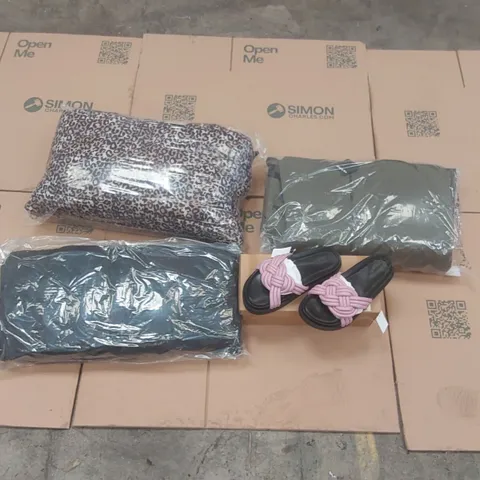 PALLET CONTAINING APPROXIMATELY 135x BRAND NEW ASSORTED DESIGNER CLOTHING ITEMS INCLUDING: SIMPLY BE JACKETS AND SHOES ECT