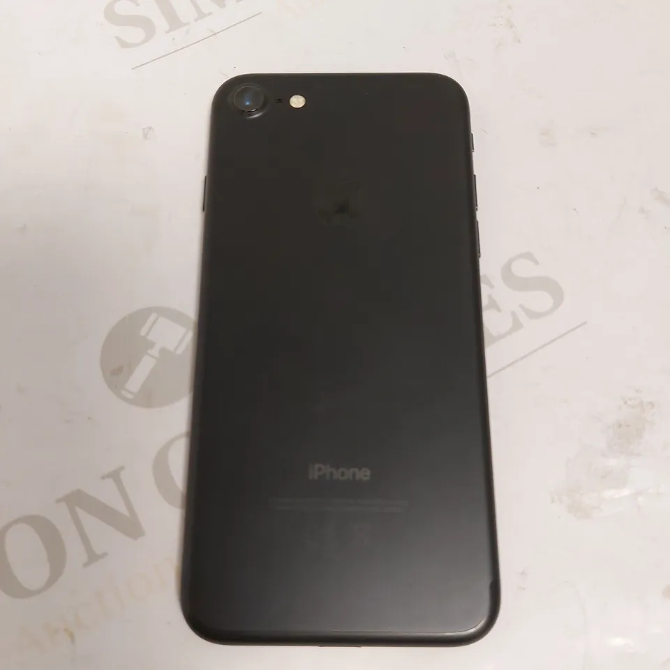 APPLE IPHONE 7 (A1778)