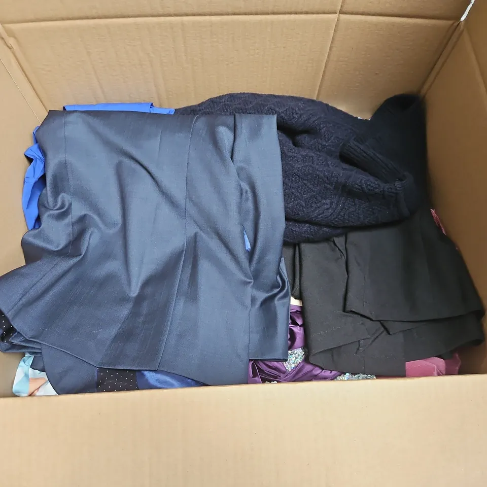 LARGE QUANTITY OF ASSORTED CLOTHING ITEMS TO INCLUDE ASOS, ZARA AND STRADIVARIUS 
