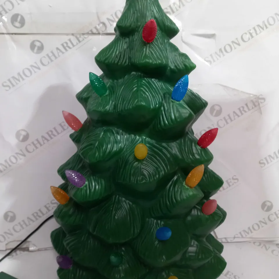 MR CHRISTMAS INDOOR OUTDOOR MOLDED CHRISTMAS TREE