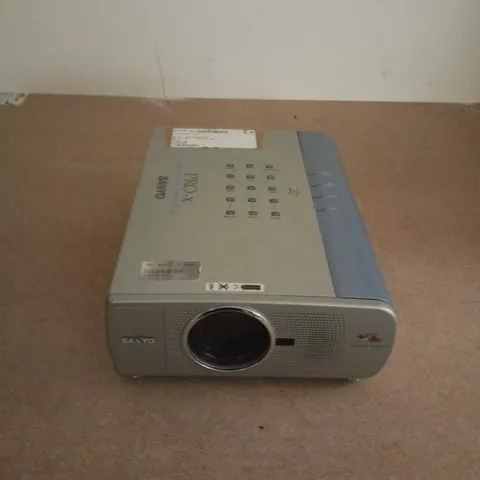 SANYO PRO-X PLC-SU20E MULTIMEDIA PROJECTOR