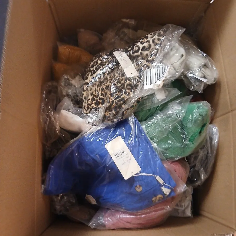 BOX OF APPROXIMATELY 20 ASSORTED CLOTHING ITEMS TO INCLUDE: CHARLOTTE WEST T SHIRT 