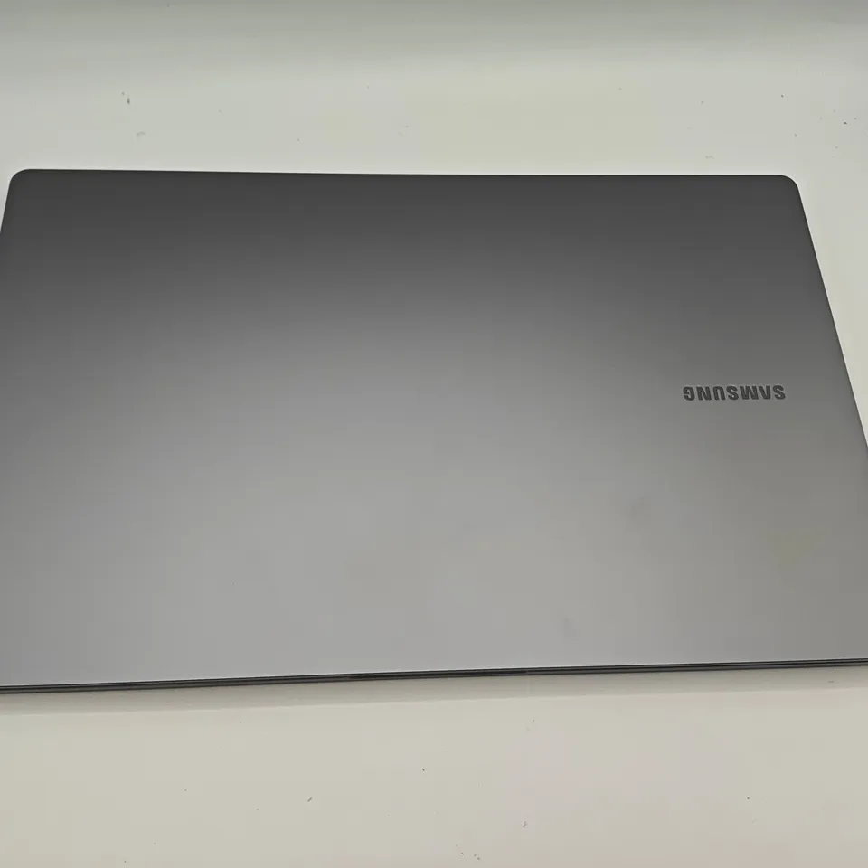UNBOXED SAMSUNG INTEL CORE ULTRA 5 LAPTOP IN SILVER - NP750XHD