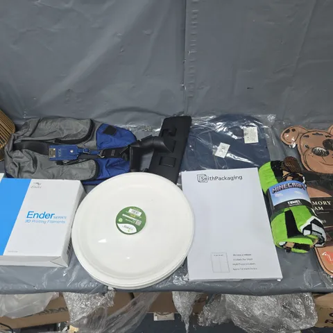 BOX OF APPROXIMATELY 15 ASSORTED HOUSEHOLD ITEMS TO INCLUDE - MINECRAFT TOWEL, PACKING LABLES, AND TUMI BAG ETC. 