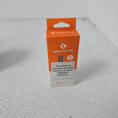 APPROXIMATELY 30 ASSORTED E-CIG PRODUCTS AND ACCESSORIES TO INCLUDE GEEK VAPE , SMOK AND ENDURA 