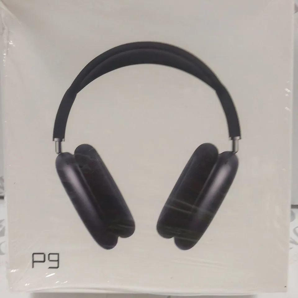BOXED AND SEALED DONG GUAN DERACH UF P9 HEADPHONES