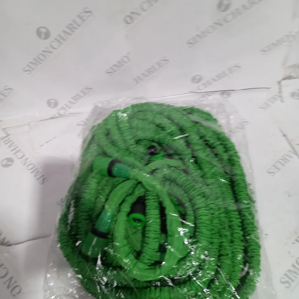 BOX OF ASSORTED HOUSEHOLD ITEMS TO INCLUDE WORKING LAMPS, DRAIN BUSTER, HOSE PIPE ETC 