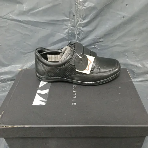 BOXED PAIR OF TRUSTYLE BLACK VELCRO SHOE UK 6