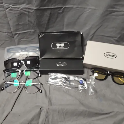 APPROXIMATELY 12 ASSORTED SUNGLASSES/SPECTACLES IN VARIOUS DESIGNS TO INCLUDE LENSE, SPECSAVERS, BLOOBLOOM, ETC