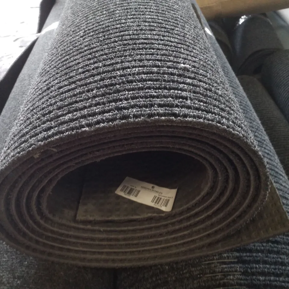 ROLL OF QUALITY LOOP PILE CARPET IN BLACK/WHITE - SIZE UNSPECIFIED