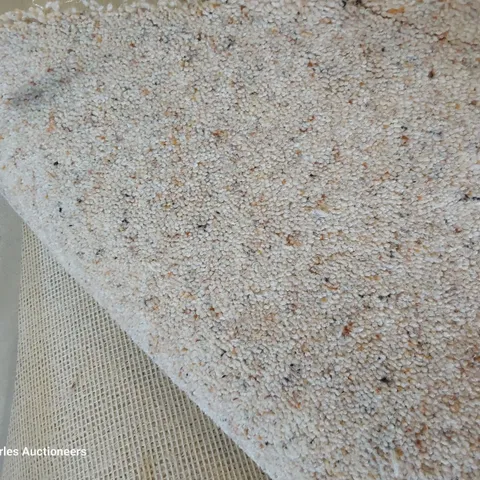 ROLL OF QUALITY STRATHMORE PLATINUM FURZEY CARPET APPROXIMATELY 5M Γ 4.7M