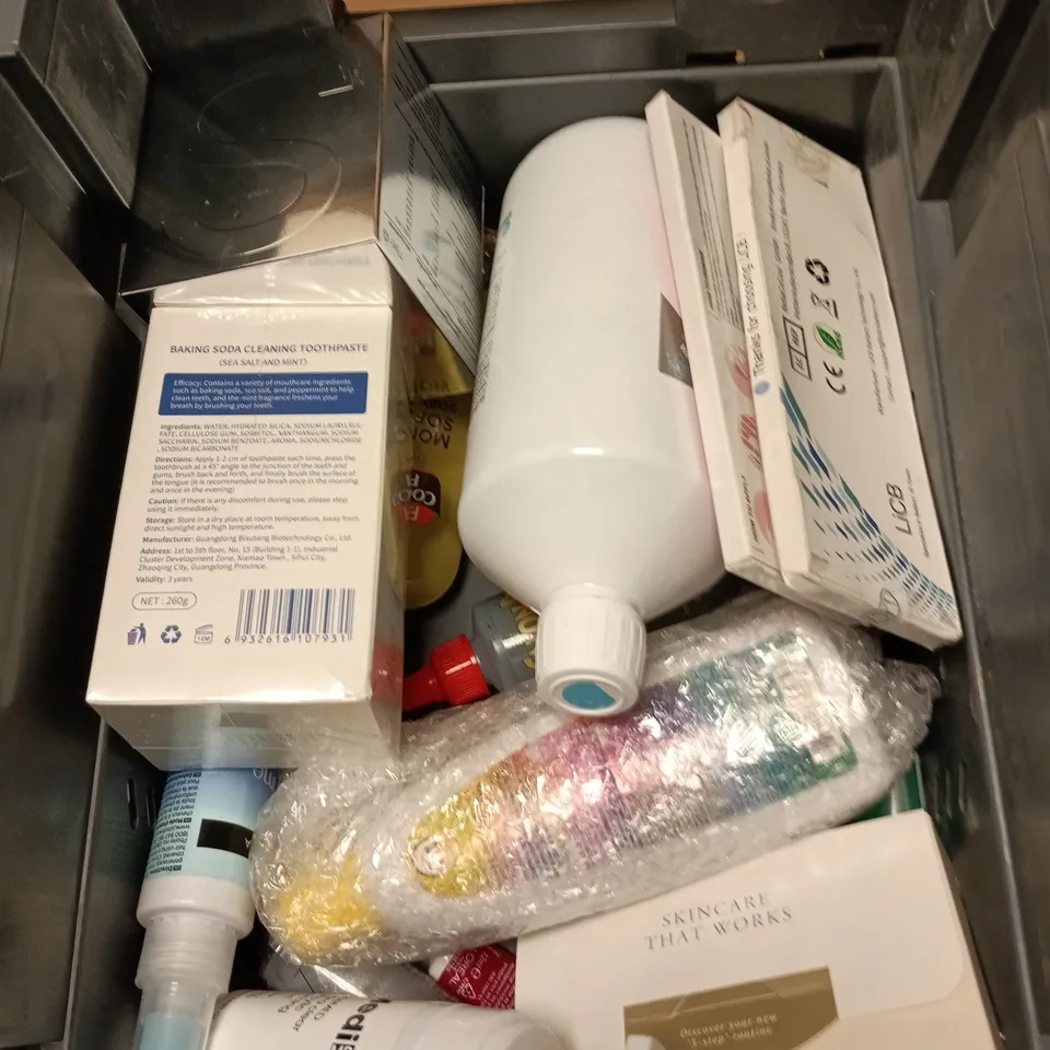 APPROXIMATEY 20 ASSORTED HEALTH AND BEAUTY PRODUCTS TO INCLUDE - AUSSIE AUSSOME VOLUME SHAMPOO - SANCTUARY SPA SHOWER BURST AND AVEENO NOURISHING OAT CLEANSER