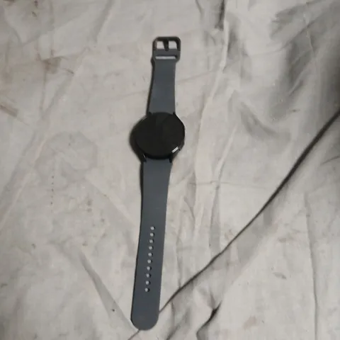 ROUND-FACED SMARTWATCH WITH GREY SILICONE STRAP