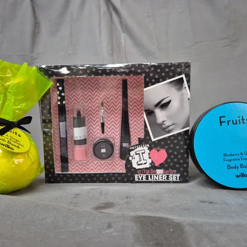 BOX OF APPROXIMATELY 15 ASSORTED HEALTH AND BEAUTY ITEMS TO INCLUDE BATH BOMB, BODY BUTTER, ETC - COLLECTION ONLY