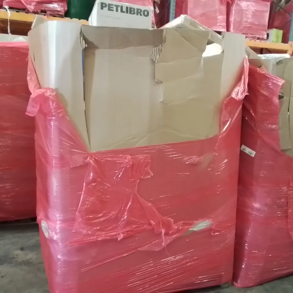 PALLET CONTAINING ASSORTED ITEMS TO INCLUDE: PET WET FOOD FEEDER, FOLDING PET TROLLEY, BLINDS, TOILET SEATS, WATER TABLE TOY ECT