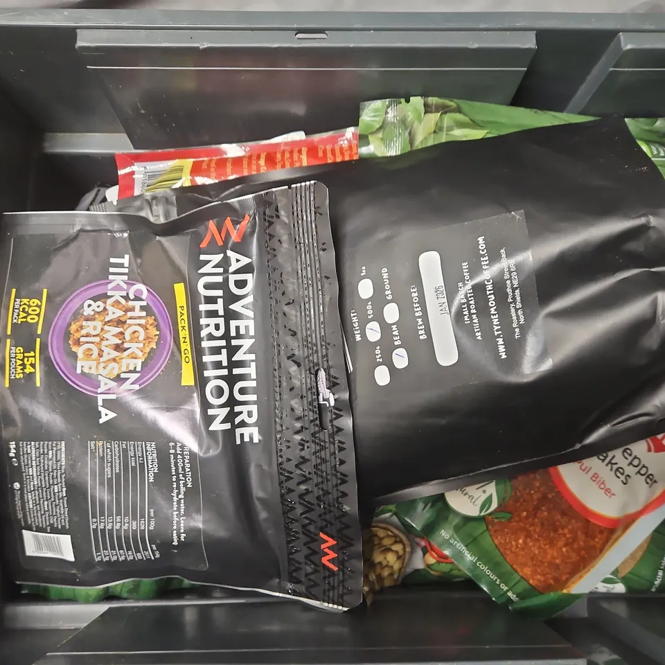 APPROXIMATELY 12 ASSORTED FOOD & DRINK ITEMS TO INCLUDE ADVENTURE NUTRITION PACKNGO, TYNEMOUTH COFFEE WHEY AYE MAN, BODRUM CURRY LEAVES, ETC - COLLECTION ONLY