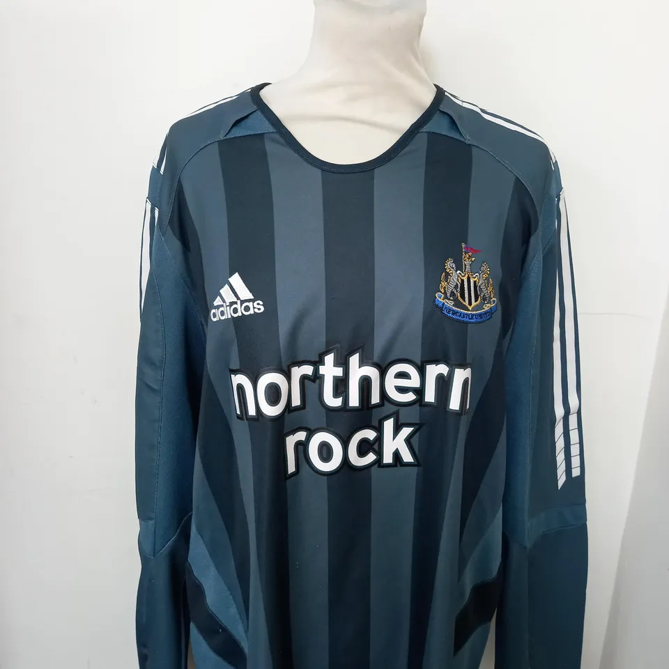 NEWCASTLE UNITED FC AWAY SHIRT SIZE L