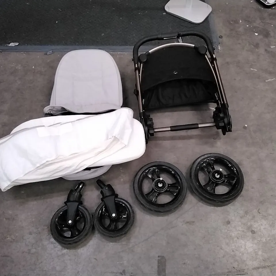 BOXED MAMAS & PAPAS PRAM