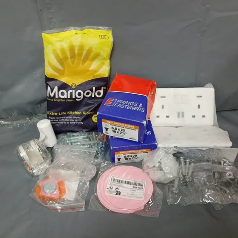 APPROXIMATELY 8 ASSORTED HOUSEHOLD ITEMS TO INCLUDE KITCHEN GLOVES, MULTI-PURPOSE SCREWS, WALL SOCKET, ETC