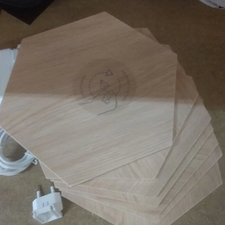 BOXED NANOLEAF WOOD LOOK HEXAGONS SMARTER KIT