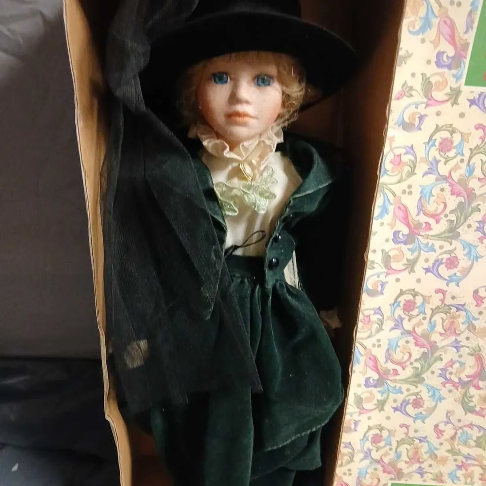 THE LEONARDO COLLECTION PORCELAIN DOLL IN VELVET GREEN OUTFIT – BOXED