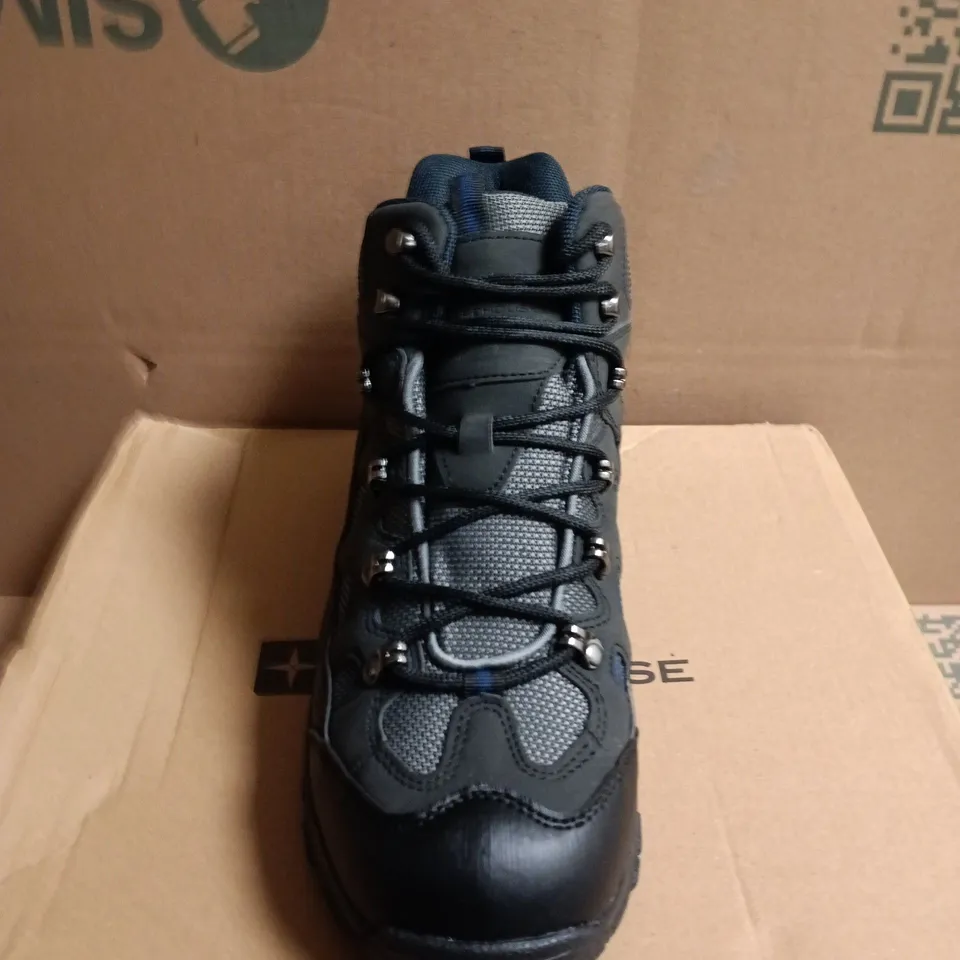 BOXED PAIR OF MOUNTAIN WAREHOUSE HIKING BOOTS – 9