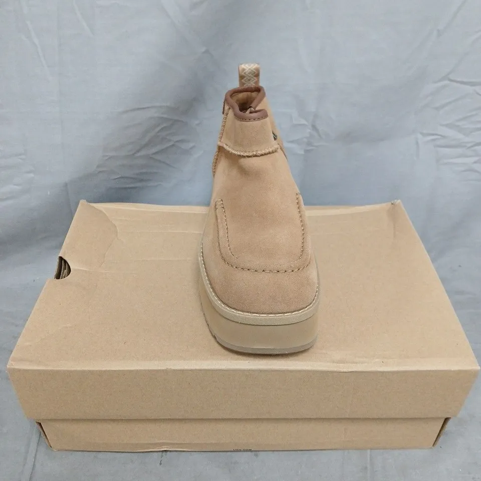 BOXED PAIR OF UGG SIDE ZIP SHOES - 5