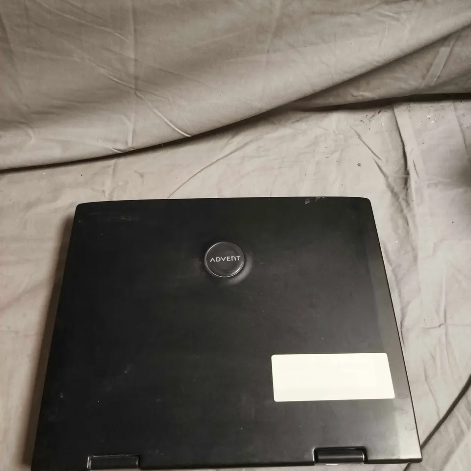 ADVENT 7086 LAPTOP – 14.1IN TFT, CELERON M 1.4GHZ, 256MB RAM, 40GB HDD, WINDOWS XP HOME