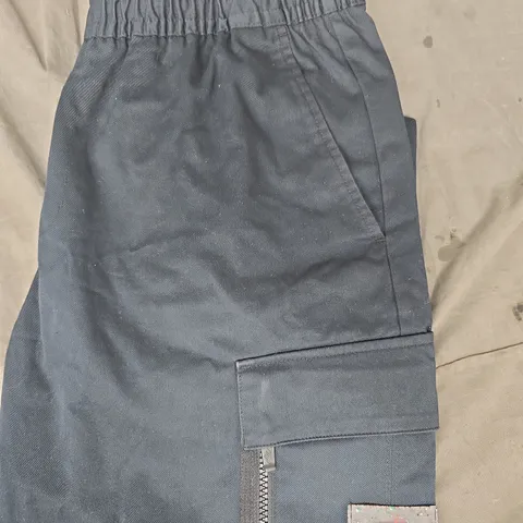 NIKE CARGO PANTS IN NAVY SIZE MEDIUM