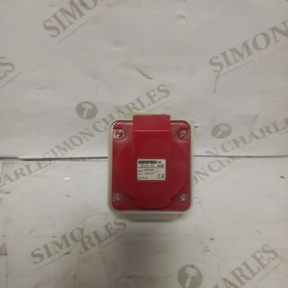 LOT TO CONTAIN 7 X GEWISS 5-PIN PLUGS GW 62409 5P-16A WALL LEVEL