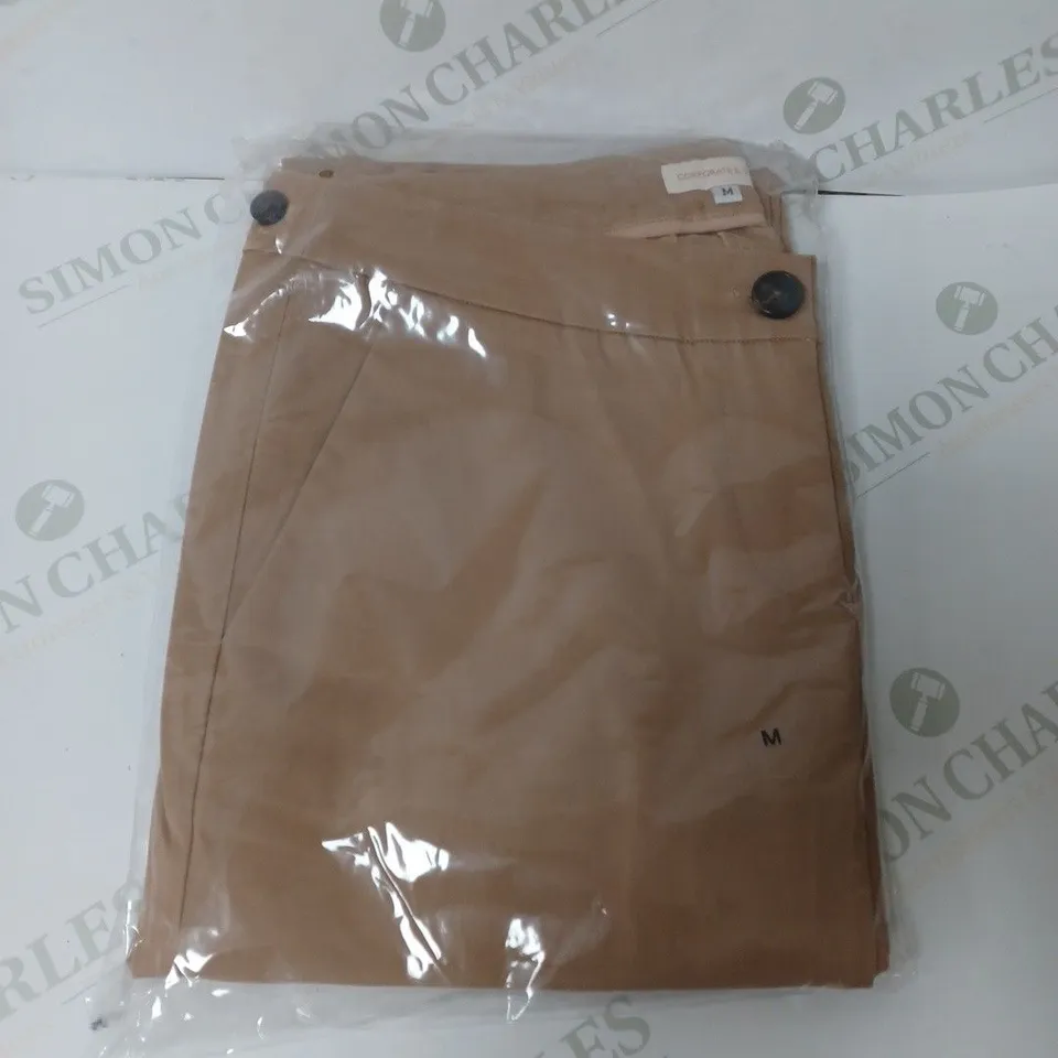 SEALED SET OF 6 BRAND NEW CORPORATIVE STYLE CHINO PANTS IN BROWN - M