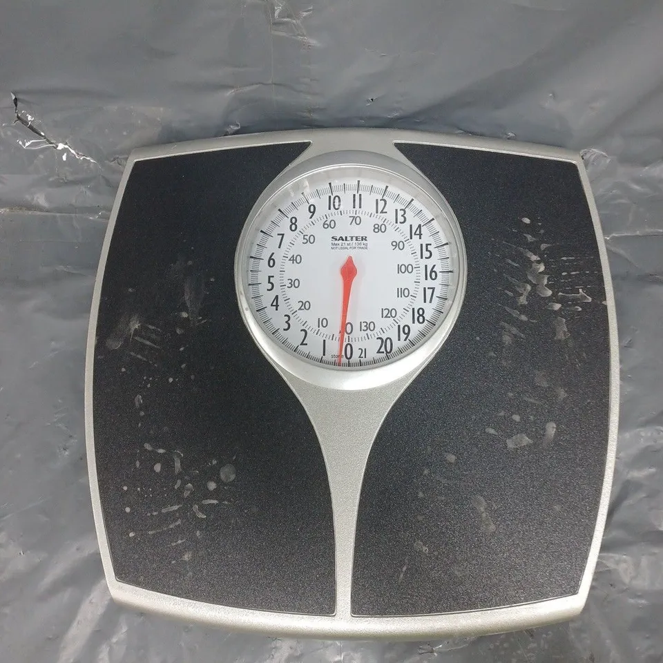 SALTER SCALES IN BLACK/SILVER