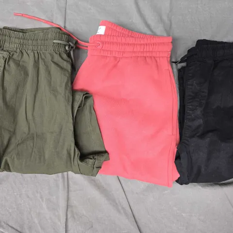 APPROXIMATELY 25 ASSORTED CLOTHING AND FASHION PRODUCTS IN VARIOUS STYLES AND SIZES - COLLECTION ONLY