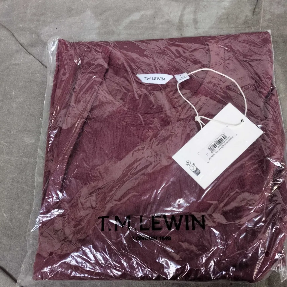 BOX OF APPROXIMATELY 20 ASSORTED CLOTHING ITEMS TO INCLUDE: 2X TM LEWIN TSHIRTS