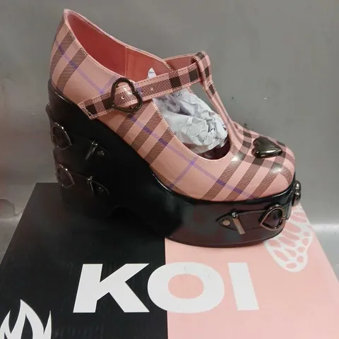 BOXED KOI SWEET APATHY PLAID WEDGE MARY JANES PINK SIZE 5