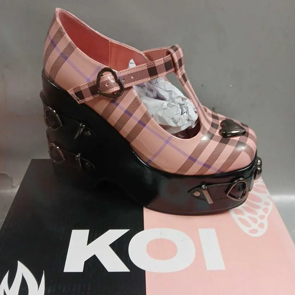 BOXED KOI SWEET APATHY PLAID WEDGE MARY JANES PINK SIZE 5