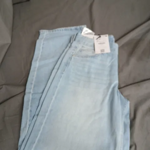 BERSHKA BAGGY BARREL TALL JEANS – LIGHT WASH DENIM, UK 8 (EU 36)