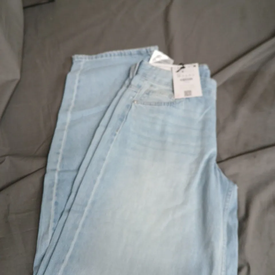 BERSHKA BAGGY BARREL TALL JEANS – LIGHT WASH DENIM, UK 8 (EU 36)