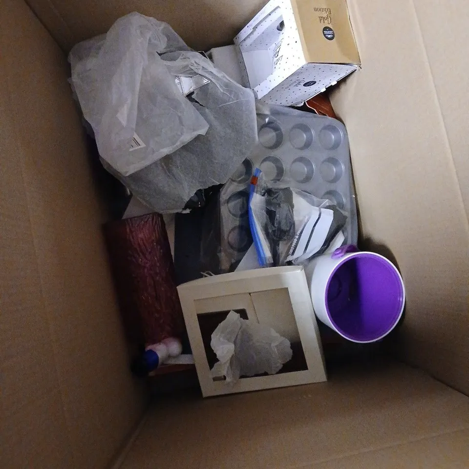 BOX OF APPROXIMATELY 15 ASSORTED HOUSEHOLD ITEMS TO INCLUDE CHRISTMAS WORKSHOP LED HOUSE/LED SNOWMAN, POP SHOT GAME, BERNDES RAMAKINS, "LOVE" WINEGLASS ETC
