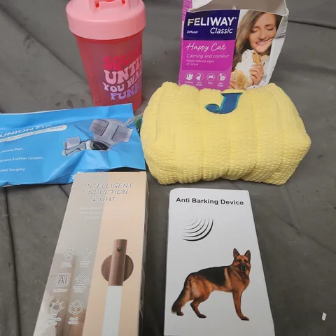 APPROXIMATELY 15 ASSORTED HOUSEHOLD ITEMS TO INCLUDE DRINKS CONTAINER, ANTI BARKING DEVICE, INDUCTION LIGHT ETC 