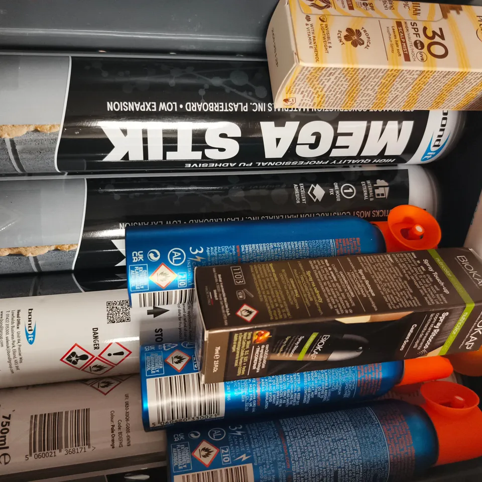 APPROXIMATELY 12 ASSORTED AEROSOL PRODUCTS - COLLECTION ONLY