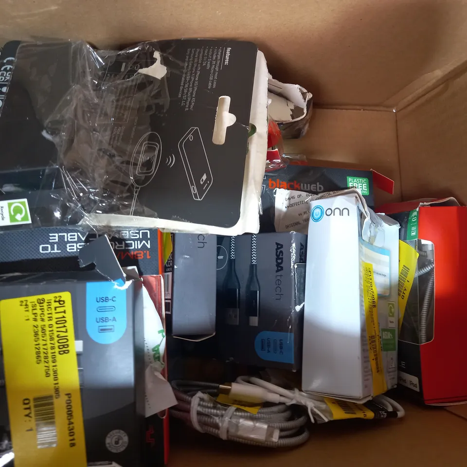 LOT OF APPROXIMATELY 20 ASSORTED HOUSEHOLD ITEMS TO INCLUDE BLACKWEB SYNC AND CHARGE CABLE, ONN POCKET RADIO, ONE FOR ALL TV SIGNAL BOOSTER/SPLITTER, ETC