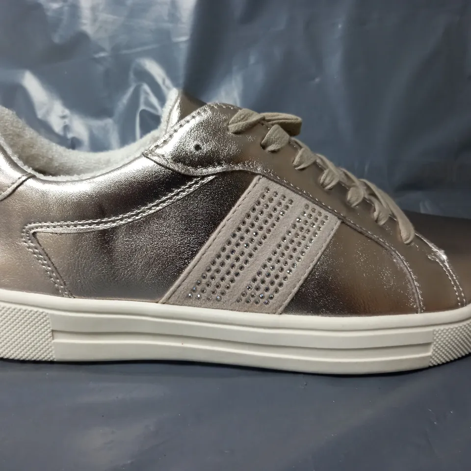 PAIR OF HOTTER LACE UP TRAINERS IN ROSE GOLD COLOUR - UK 6
