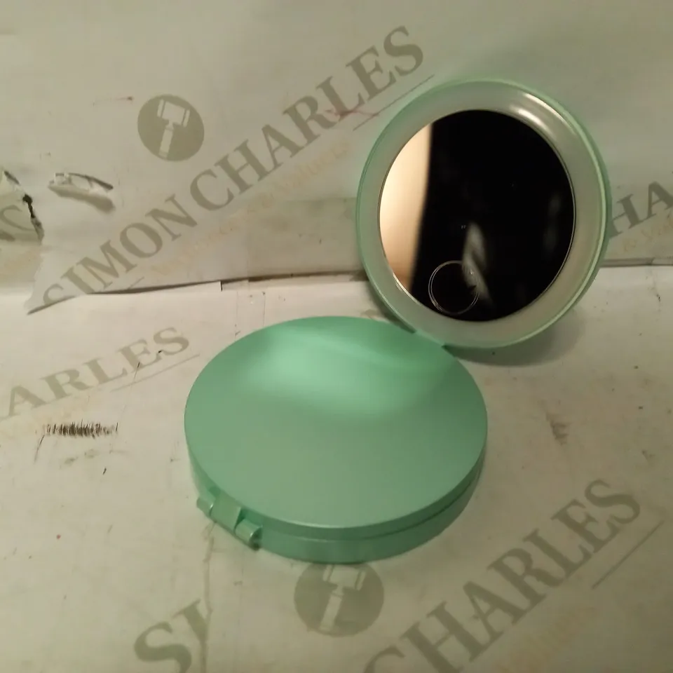 SIMPLY BEAUTY FOLDING TRIO MIRROR, MINT GREEN