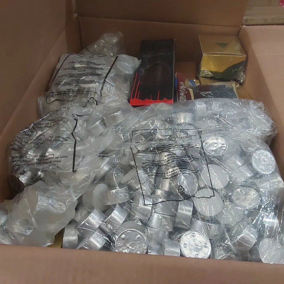 PALLET CONTAINING A LARGE QUANTITY OF ASSORTED CANDLES ECT