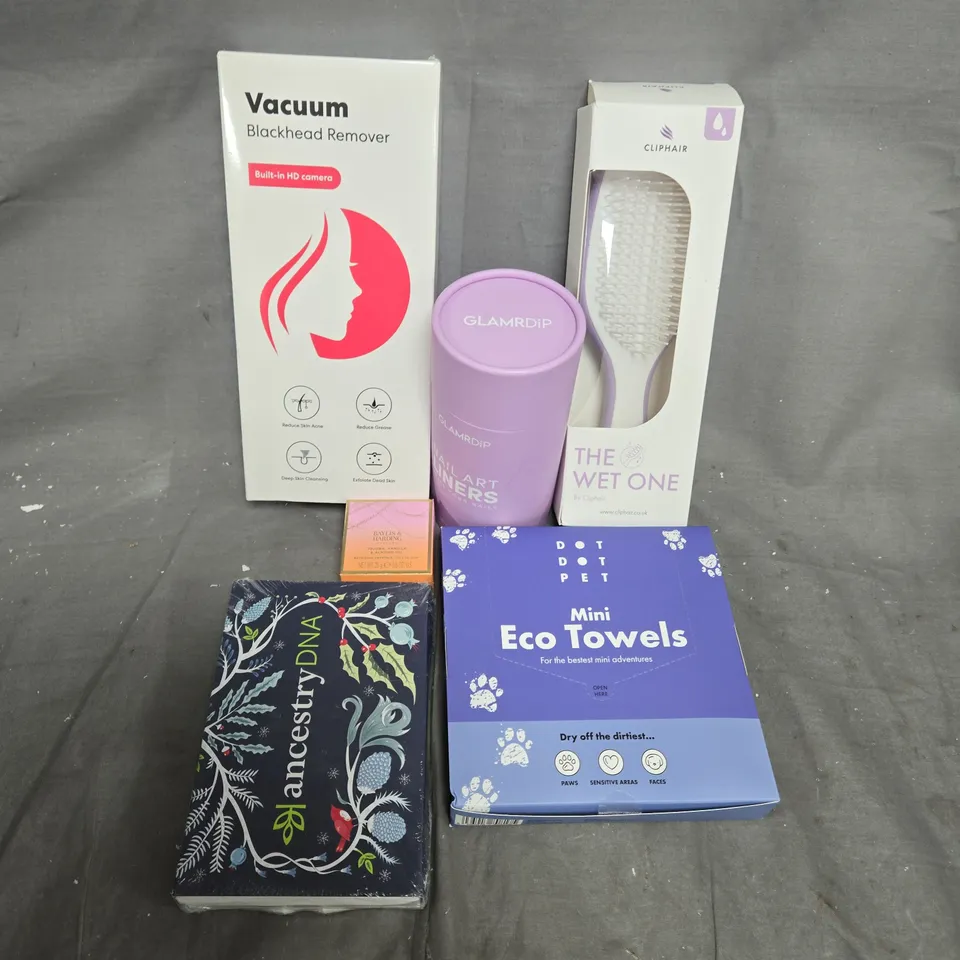 APPROXIMATELY 10 ASSORTED HEALTH & BEAUTY ITEMS TO INCLUDE VACUUM BLACKHEAD REMOVER, MINI ECO TOWELS, CLIPHAIR THE WET ONE, ETC