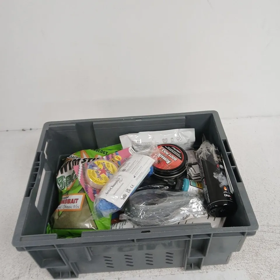 TOTE OF APPROXIMATELY 10 ASSORTED ITEMS INCLUDING REDBACK BOOT WAX, AMINO SMOKE THE BUG DNA BAITS AND KOI TECHNOLOGY DYNAMITE SWIM STIM BETAINE GREEN