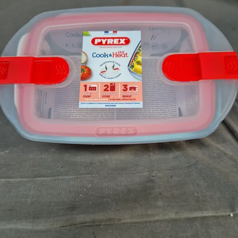 PYREX COOK & HEAT MICROWAVE SAFE DISH WITH LID β 1.2L, 23X15X7 CM
